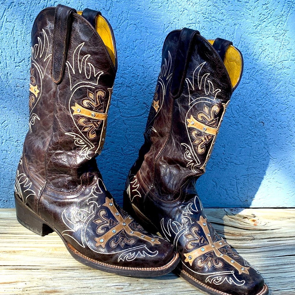 Cavender boots brown
